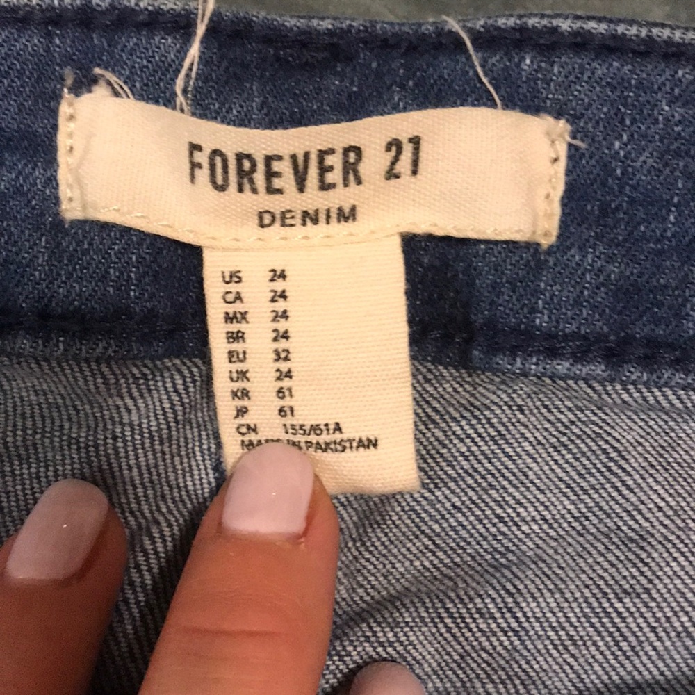 Forever 21 NWOT Distressed Skinny Jean - Picture 4 of 5